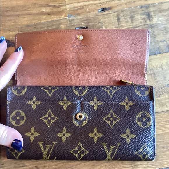 LV Sarah Monogram Wallet. - Picture 2 of 12